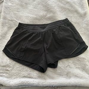 Black hotty-hot lulu lemon shorts!